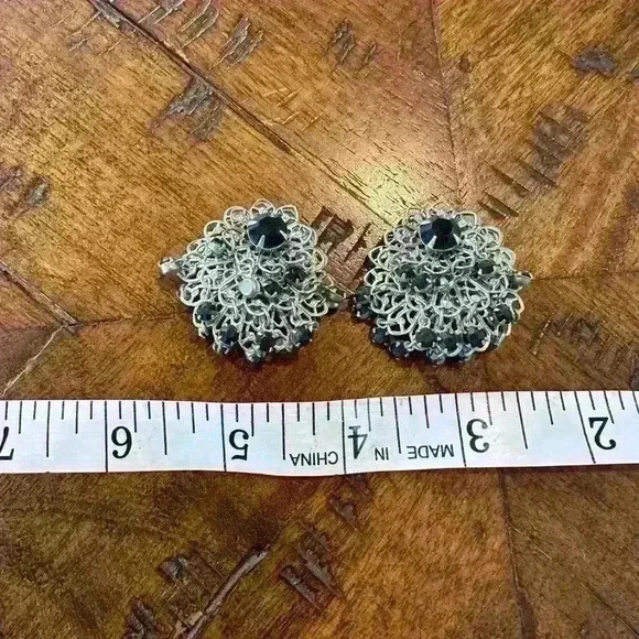 Vintage 1960’s Clip On Earrings. - Picture 5 of 5